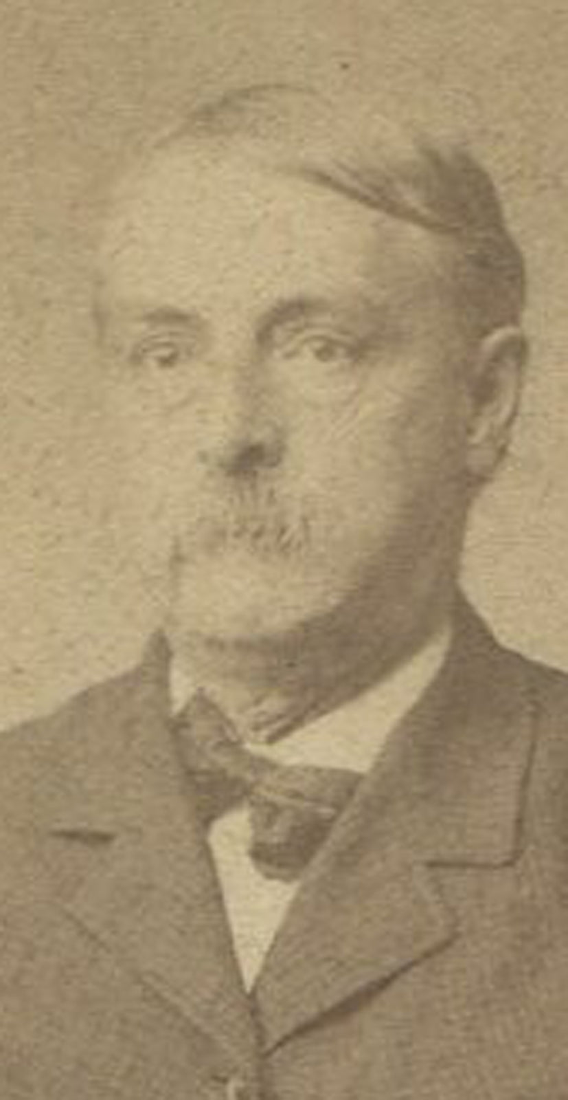 SURPRISED OLD MAN SEATED ON ORNATE CHAIR. CIRCA 1880.