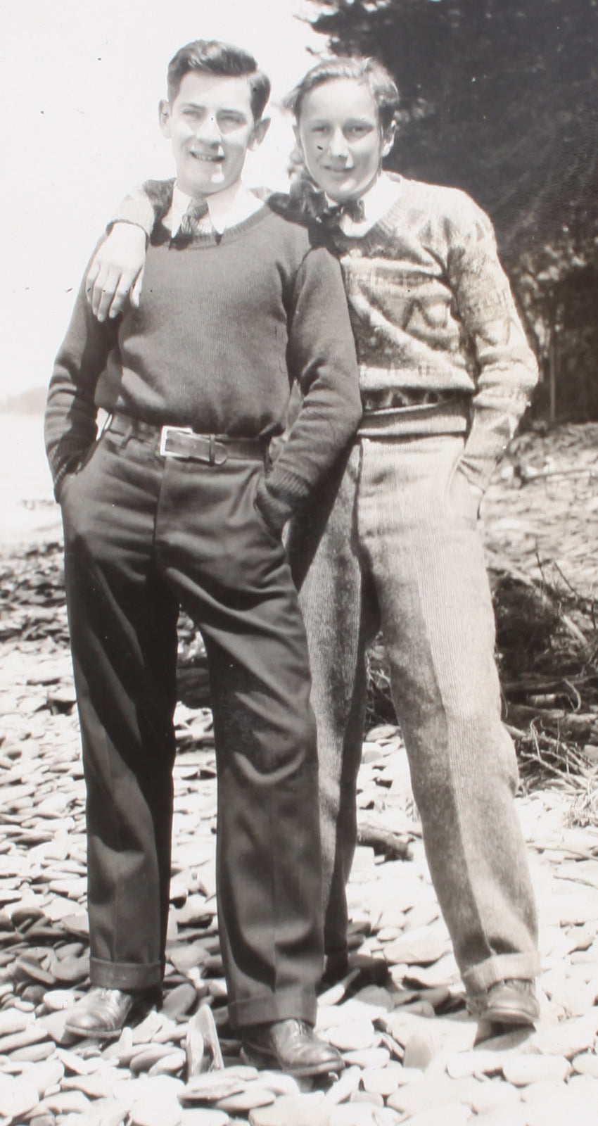YOUNG MEN POSING FOR THE CAMERA. 7 SET B W PHOTOS. 1940-50.