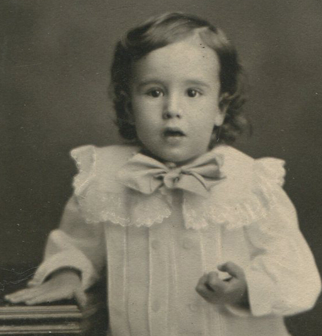 VERY YOUNG GIRL READY TO TELL YOU A THING OR TWO. CABINET CARD.
