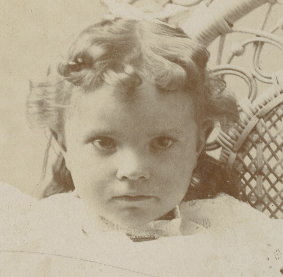 FROM MULBERRY GROVE, ILLINOIS, PHOTO CUTE GIRL STANDING ON CHAIR