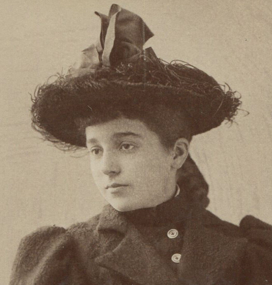 WOMAN IN DARK POINTED HAT AND COAT. BAD FENG SHUI. CABINET CARD. DETROIT, MICH.