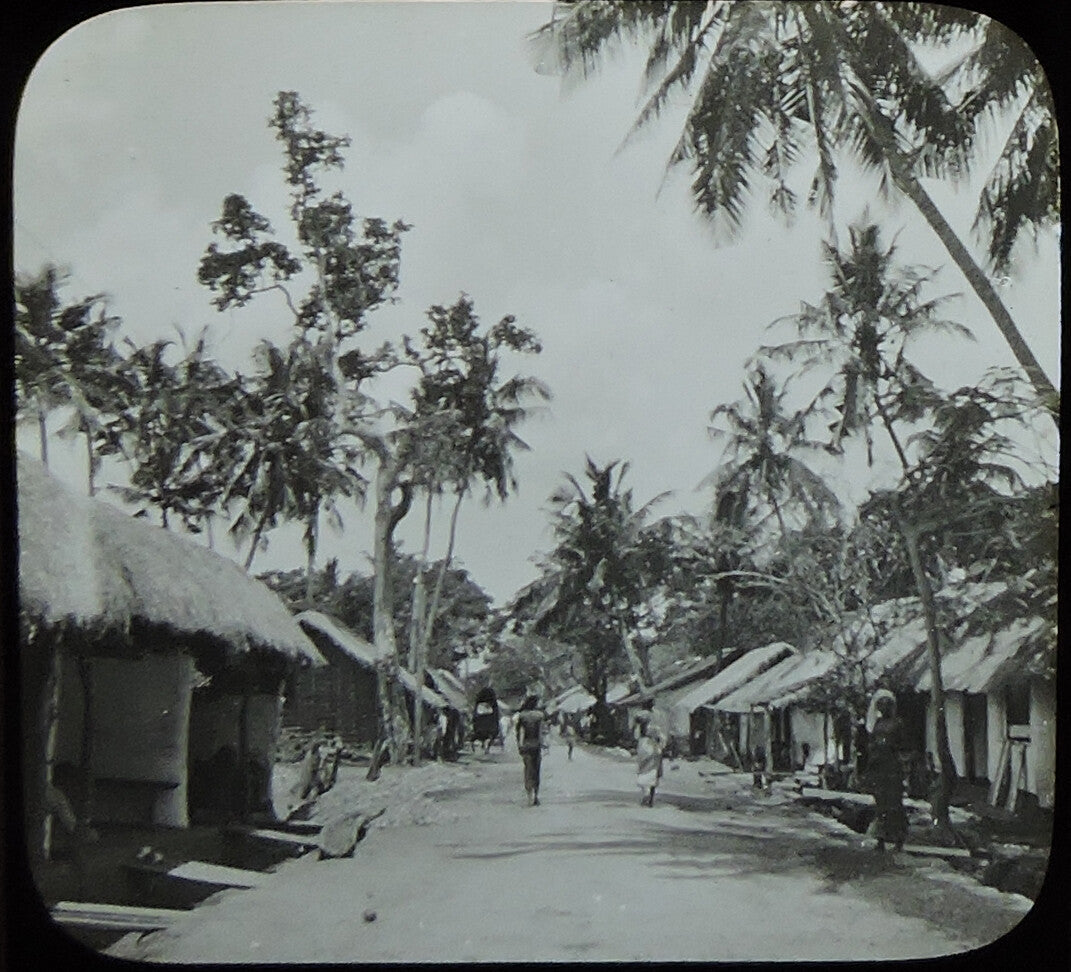 CEYLON, STREET SCENE W/ HUTS, SINHALESE VILLAGE, ANTIQUE PHOTO ON GLASS