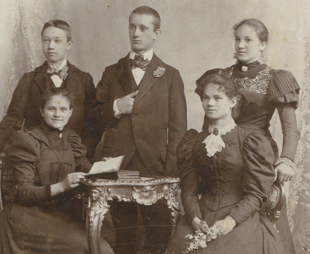 Rare authentic vintage cabinet card: finely dressed siblings around a table with books, Prague photo