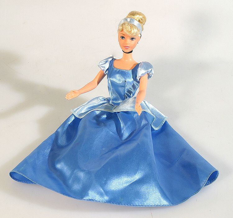 WALT DISNEY CINDERELLA BARBIE DOLL W/ DRESS