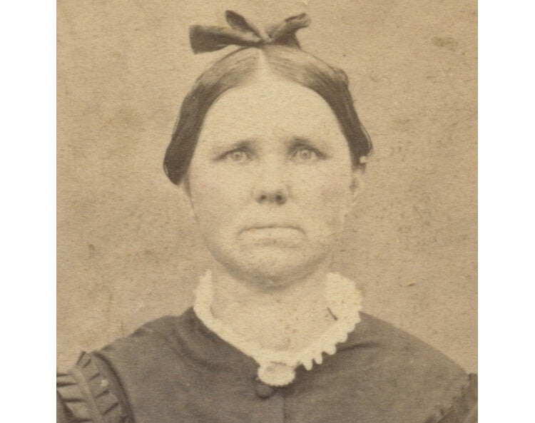 SOUTHSIDE PITTSBURGH, PA, STUDIO PHOTO OF A LADY