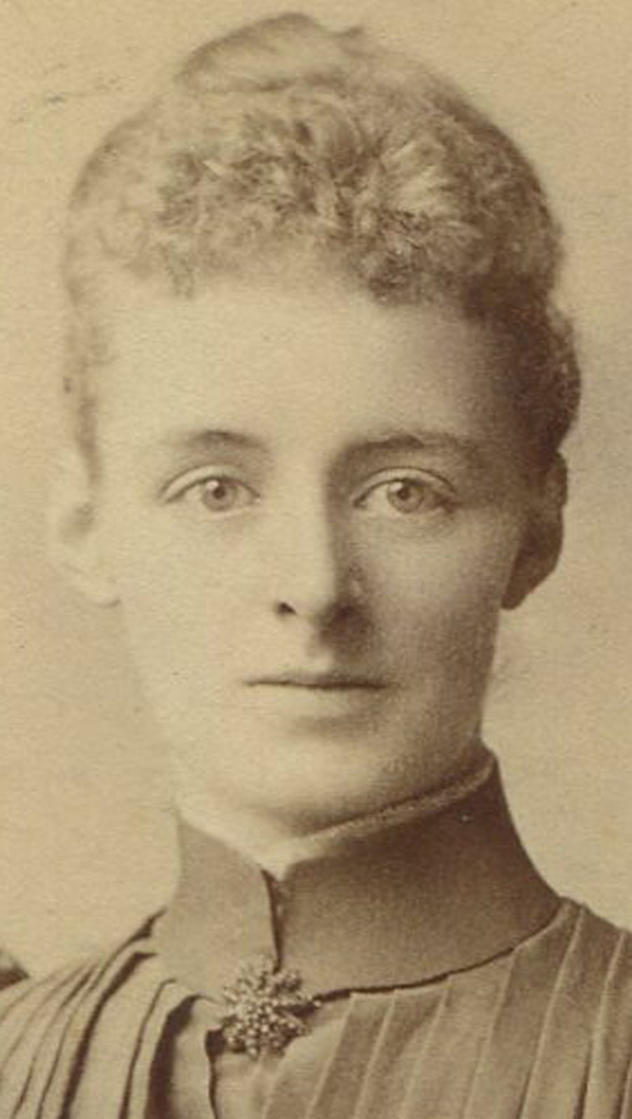 WOMAN, STYLISH DRESS, SMALL WAIST. CABINET CARD. CHICAGO, ILL.
