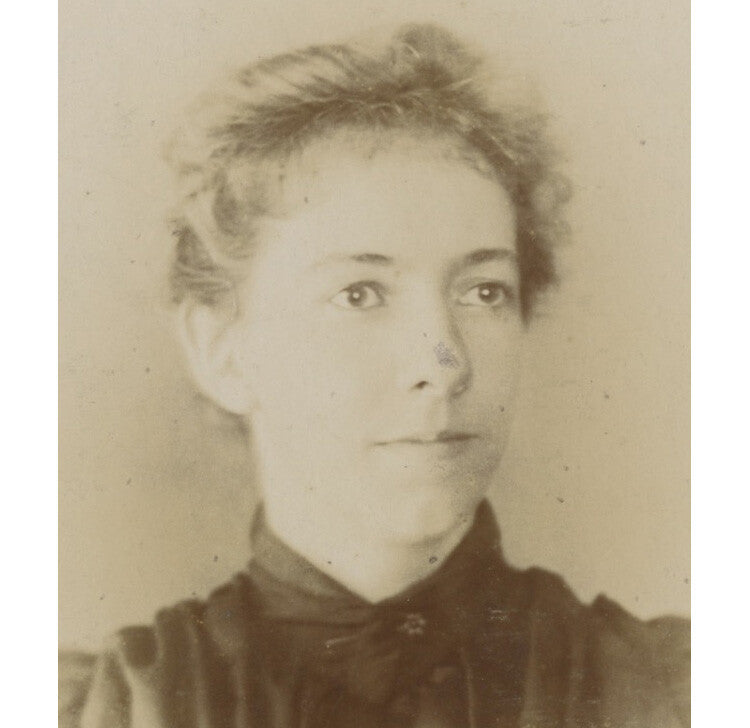 STUDIO PORTRAIT LADY W/ PRETTY DRESS