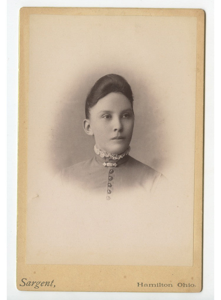 CAB CARD PHOTO OF LADY FROM HAMILTON, OH, BY SARGENT