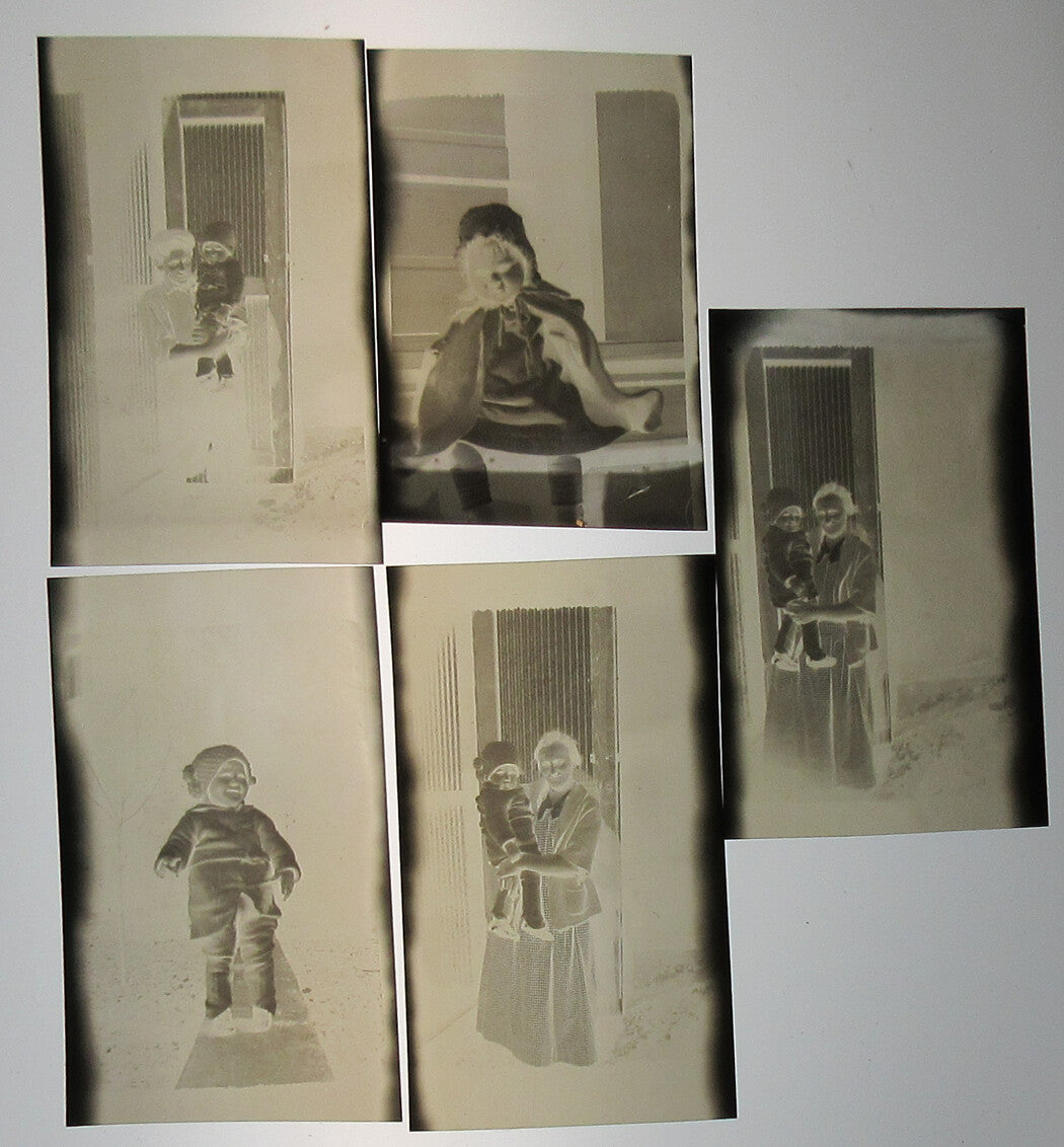 WOMAN/CHILD COLLECTION 1.73X3 IN NEGATIVES, 5 SET. CIRCA 1900s.