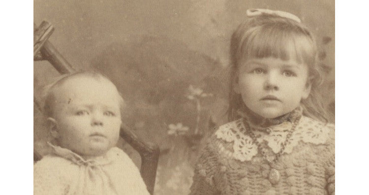 BELLINGHAM/NEW WHATCOM, WASH, 2 CUTE SIBLINGS, PHOTO BY HEGG