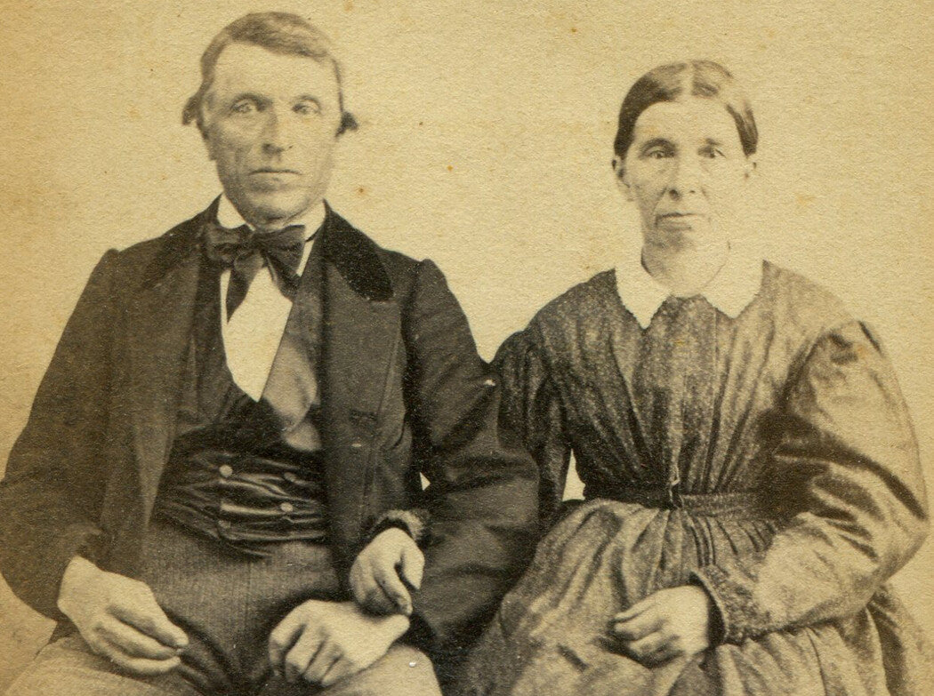 CIVIL WAR TAX STAMP. COUPLE, AFFECTIONATE POSE. CDV. TRAVELING ARTIST MAKER MARK