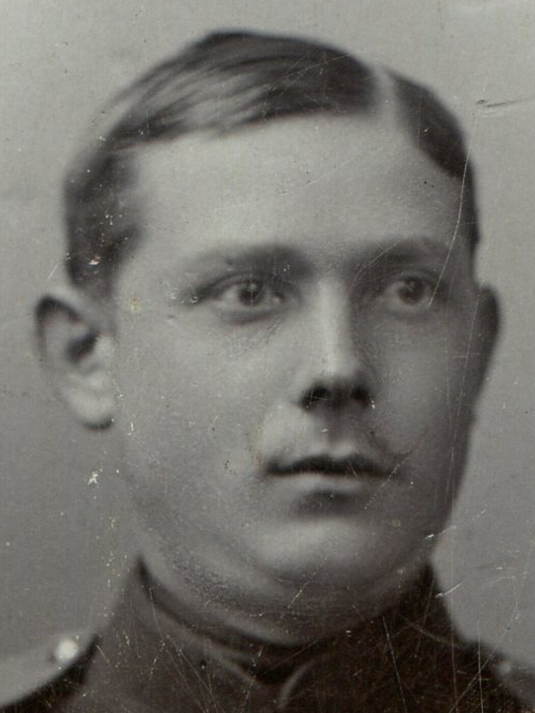 EUROPEAN SOLDIER. MAN W/SMOOTH HAIR. CDV.