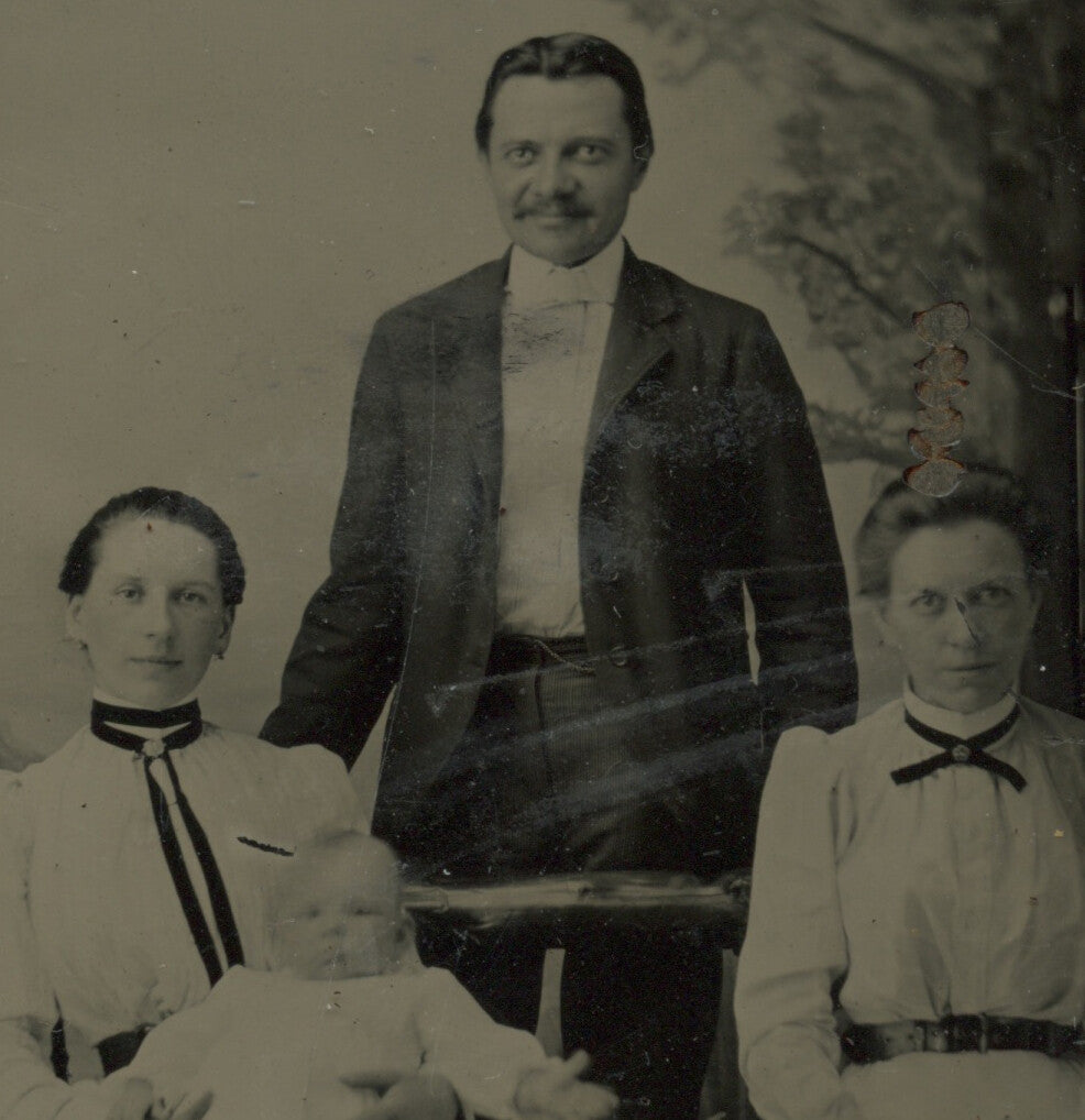 GROUP PHOTO, FAMILY/3 GENERATIONS, TINTYPE STUDIO PORTRAIT, 1/6 PLATE