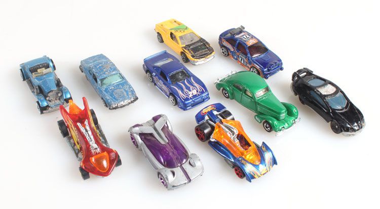 Vintage Hot Wheels & Matchbox & Motor Max Die-Cast Cars - Lot of 8 in Great