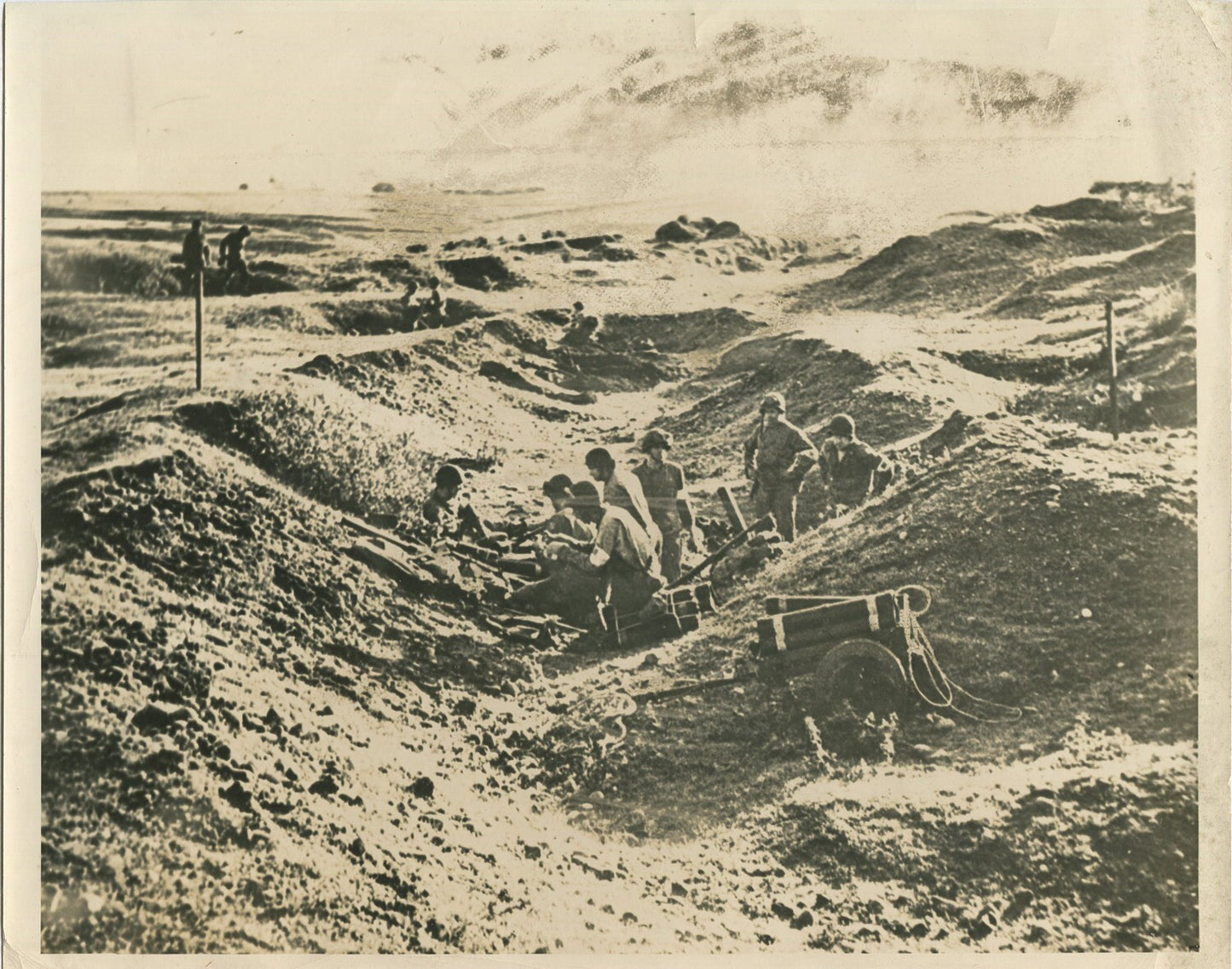 U.S. TROOPS ALONG THE FRONTLINES. WWII. (8X10 REPRINT)