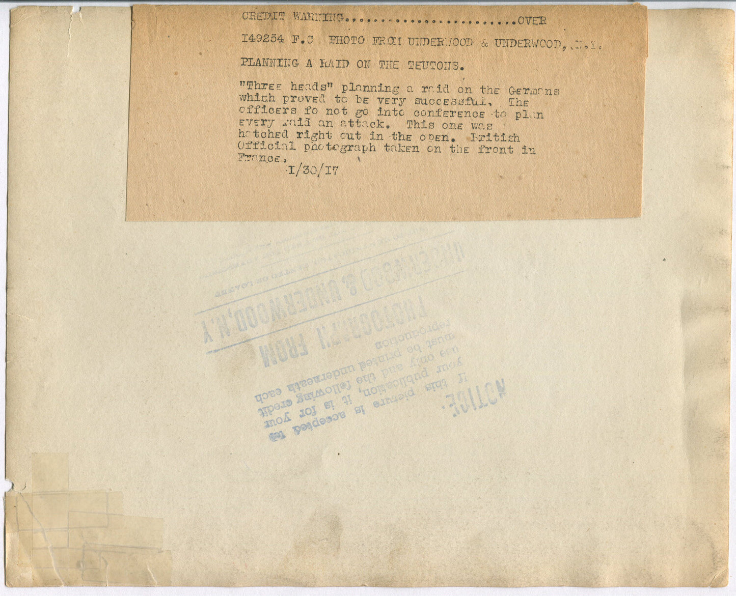 BRITISH OFFICERS, WWI, PLAN TEUTONS RAID. 8X10 B&W . VINTAGE.