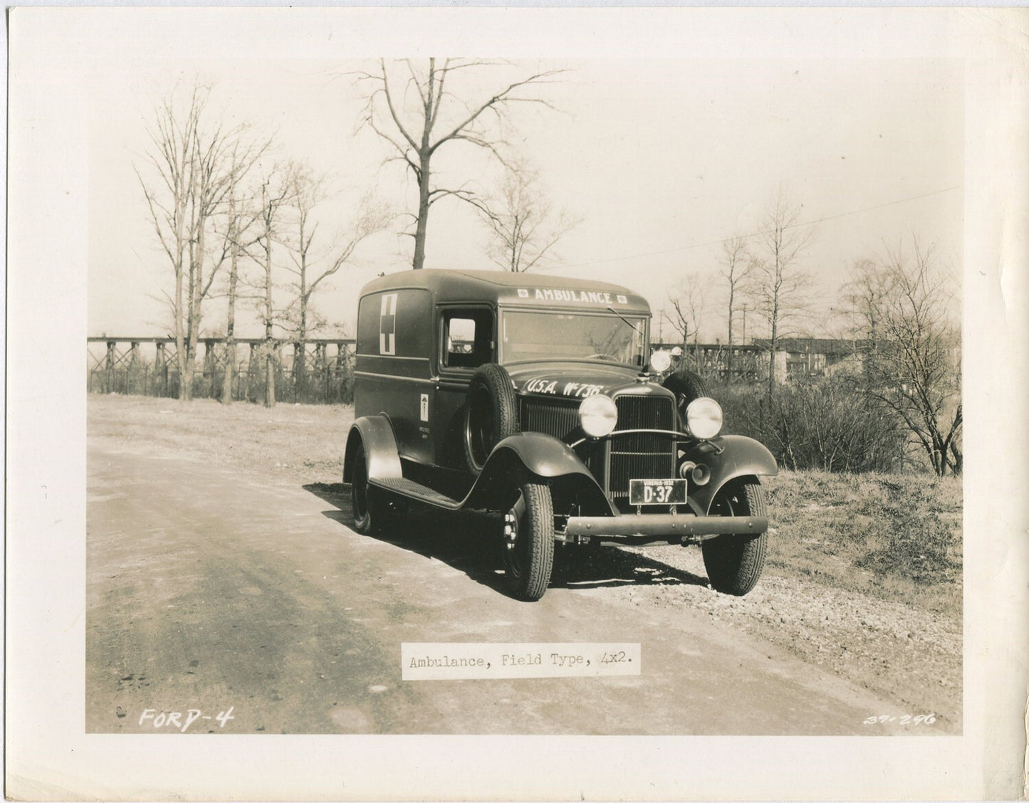 WWII FIELD AMBULANCE, U.S. MILITARY. WWII. (8X10 REPRINT)