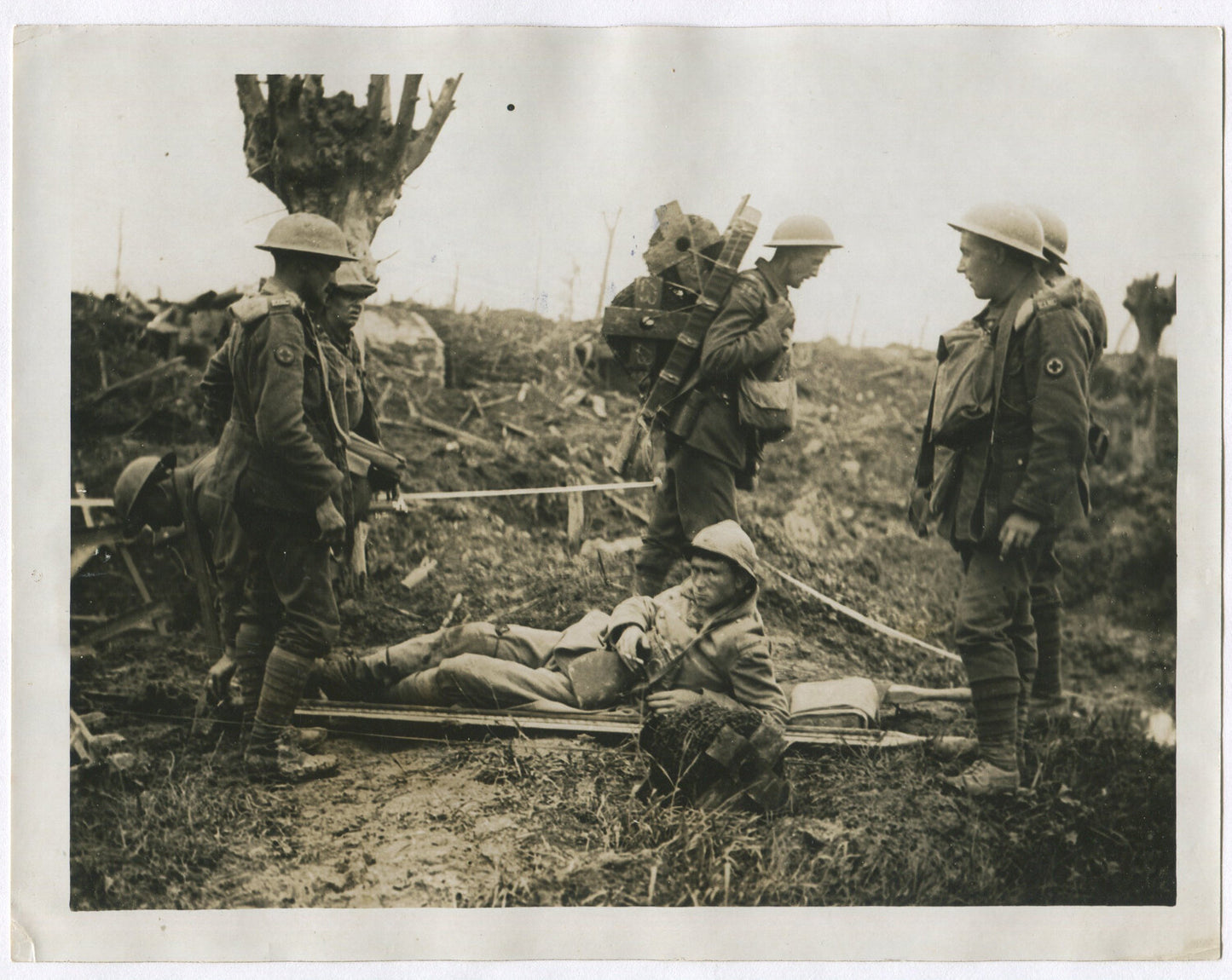 BRITISH TROOPS TEND TO WOUNDED FRENCH SOLDIER. WWI. (8X10 REPRINT)
