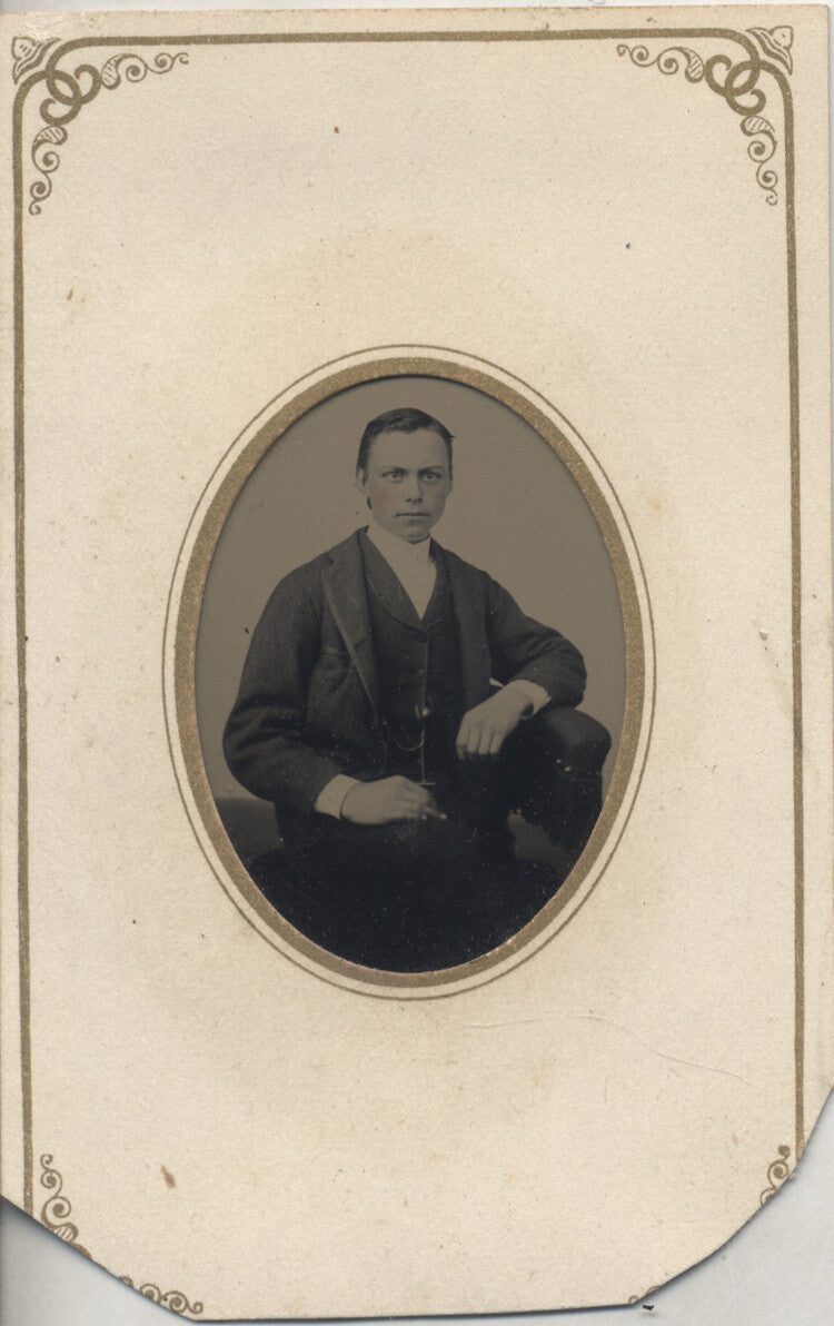 TINTYPE OF PORTRAIT OF DANDY YOUNG MAN IN HIGH COLLAR SUIT