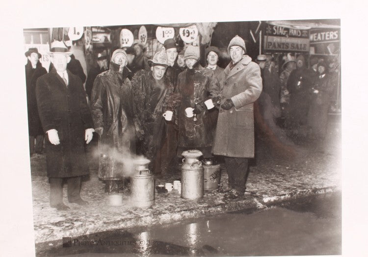 12X16 REPRINT OF 1930S PITTSBURGH GREAT DEPRESSION WORKERS AT COFFEE STATION
