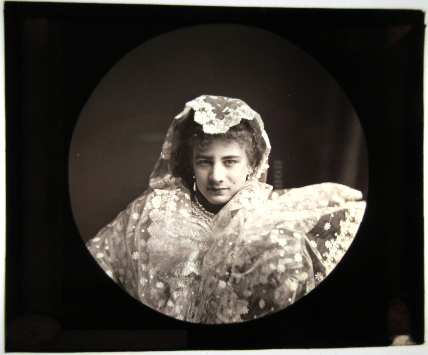 BEAUTIFUL WOMAN IN LACE. PHOTO ON GLASS.