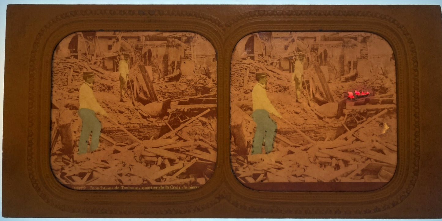 TISSUE STEREOVIEW OF MAN EXAMINING TOULOUSE, FRANCE FLOOD