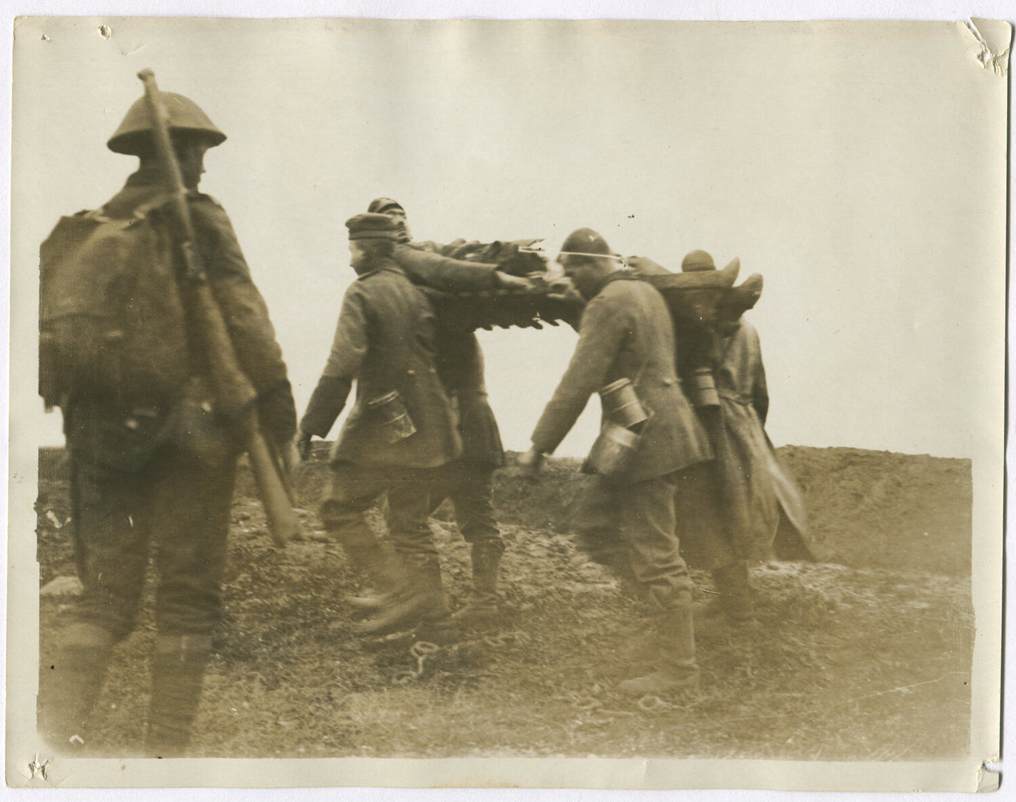 BRITISH CARRY WOUNDED FROM BATTLE. WWI . (8X10 REPRINT)