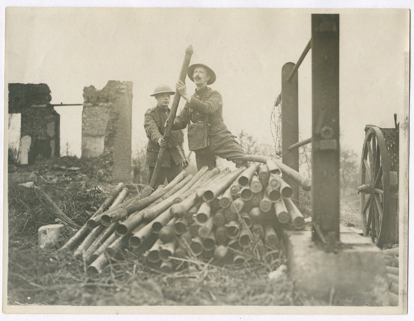 BRITISH TROOPS CAPTURE GERMAN EXPLOSIVES. WWI. (8X10 REPRINT)