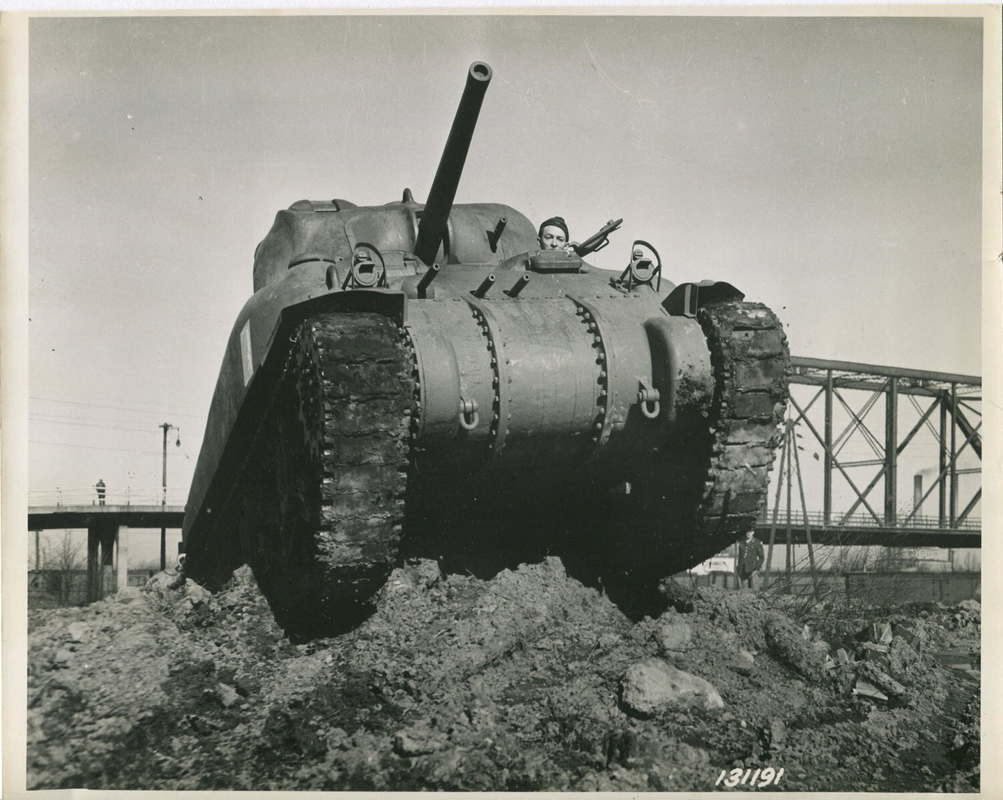 U.S. MILITARY TANK IN THE FIELD. WWII. (8X10 REPRINT)