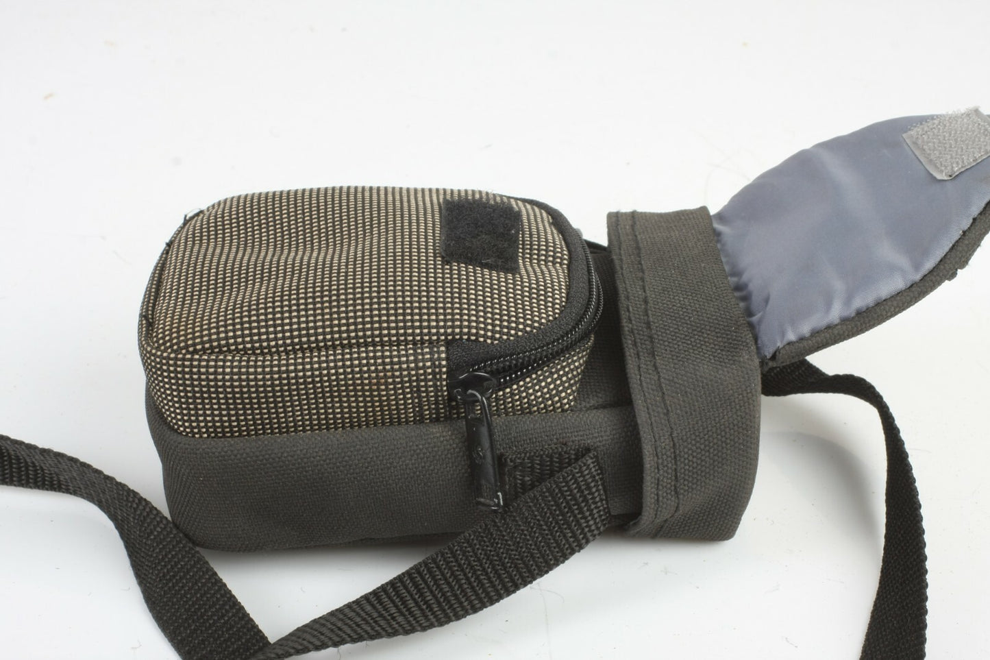 Samsonite Compact Digital Camera Case - Slim Protective Point & Shoot, Dark Grey with Black Trim, Travel-Ready