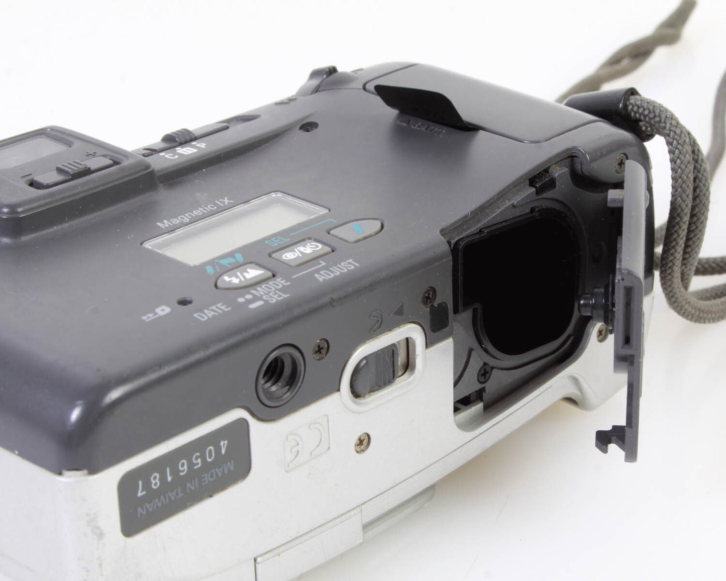 NIKON NUVIS 110i APS FILM CAMERA W/ WRIST STRAP