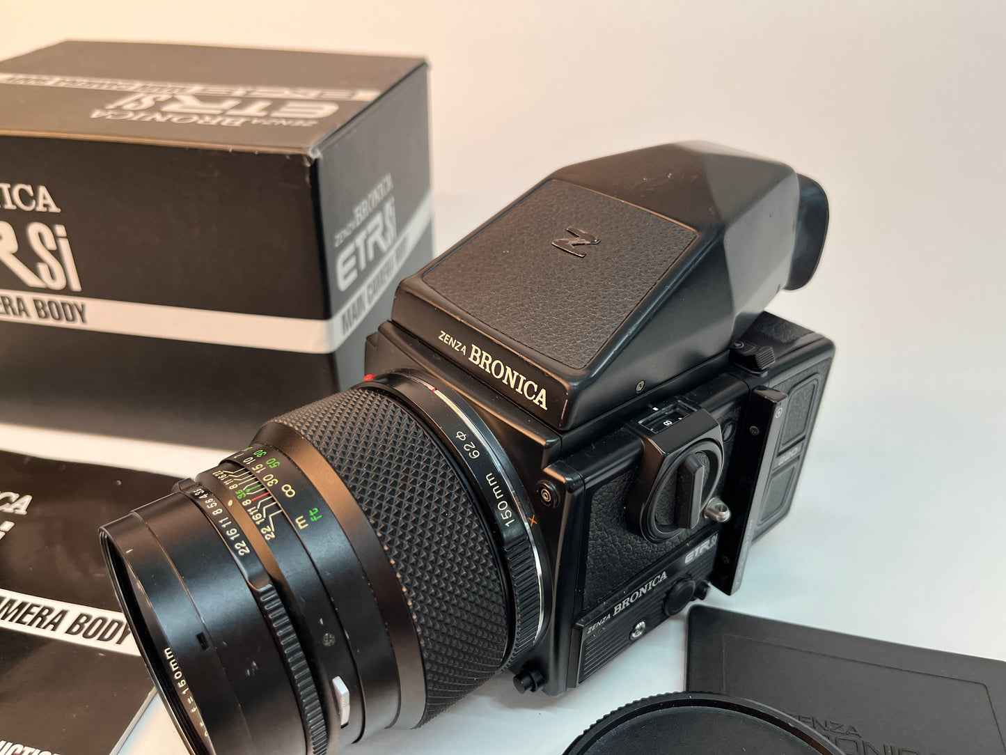 Bronica ETRsi Camera Kit + 150mm Lens 220 back and Eye Level Finder 15425365