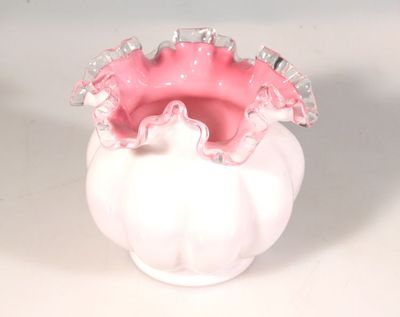 VINTAGE PINK RUFFLED GLASS FLUTED VASE