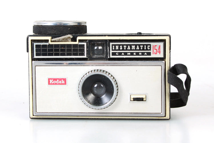 126 Camera Outfit Kodak Instamatic 154 w Flash Cubes & Case