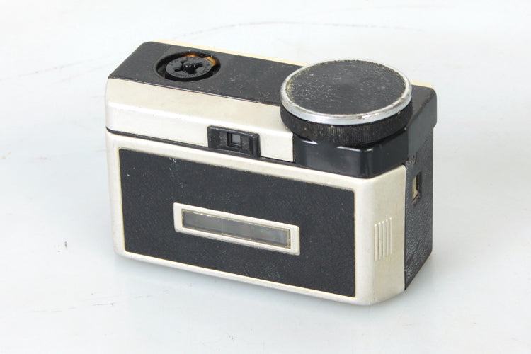 126 Camera Outfit Kodak Instamatic 154 w Flash Cubes & Case