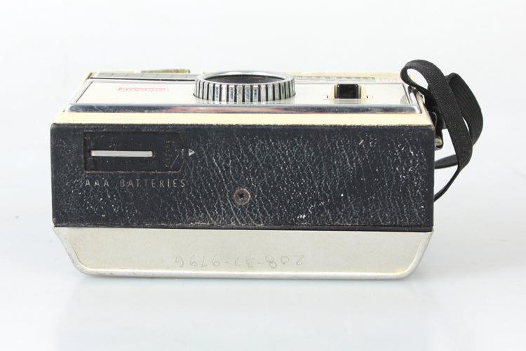 126 Camera Outfit Kodak Instamatic 154 w Flash Cubes & Case