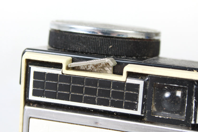 126 Camera Outfit Kodak Instamatic 154 w Flash Cubes & Case