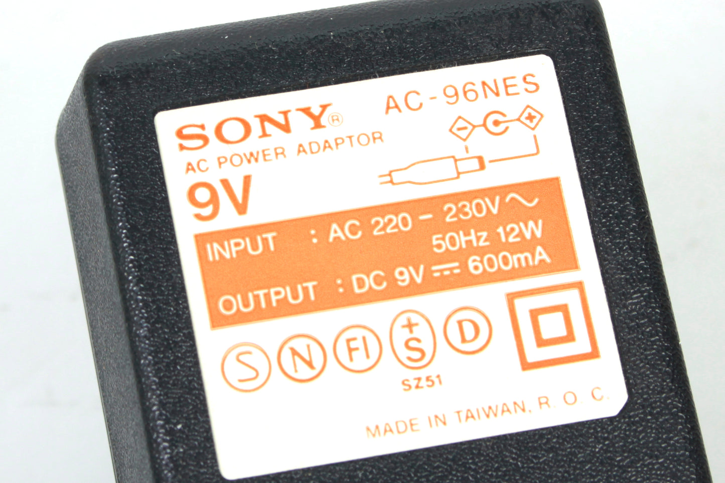 AC-96NES Power Supply Walkman Sony 9V 600mA 5mm Connector European Plug OEM