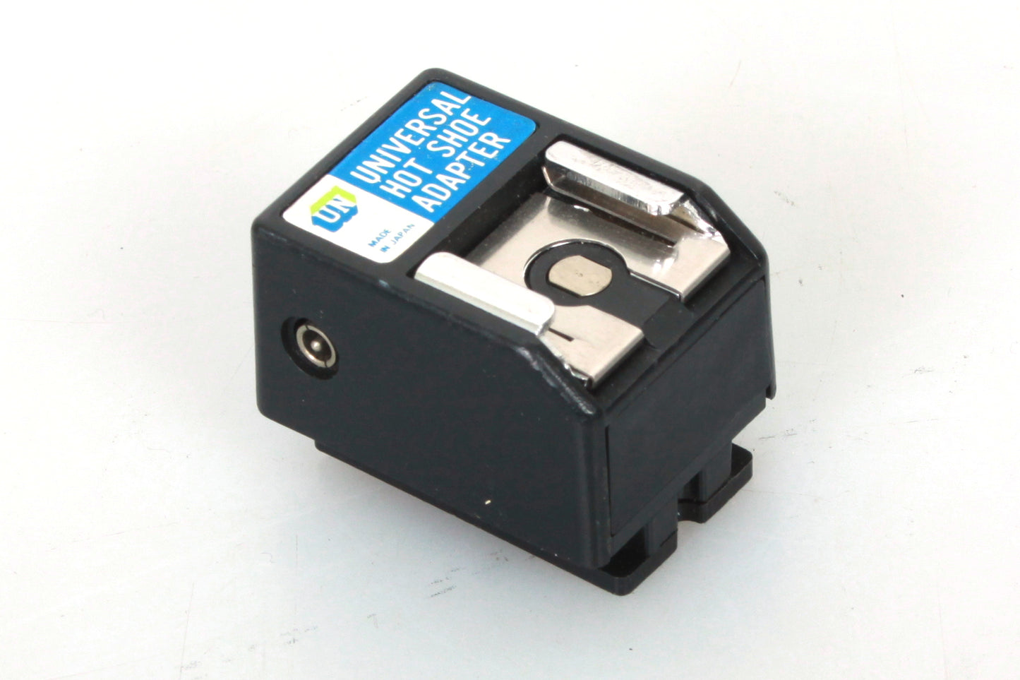 Universal Standard Hot Shoe Adapter W PC & Tripod Sockets