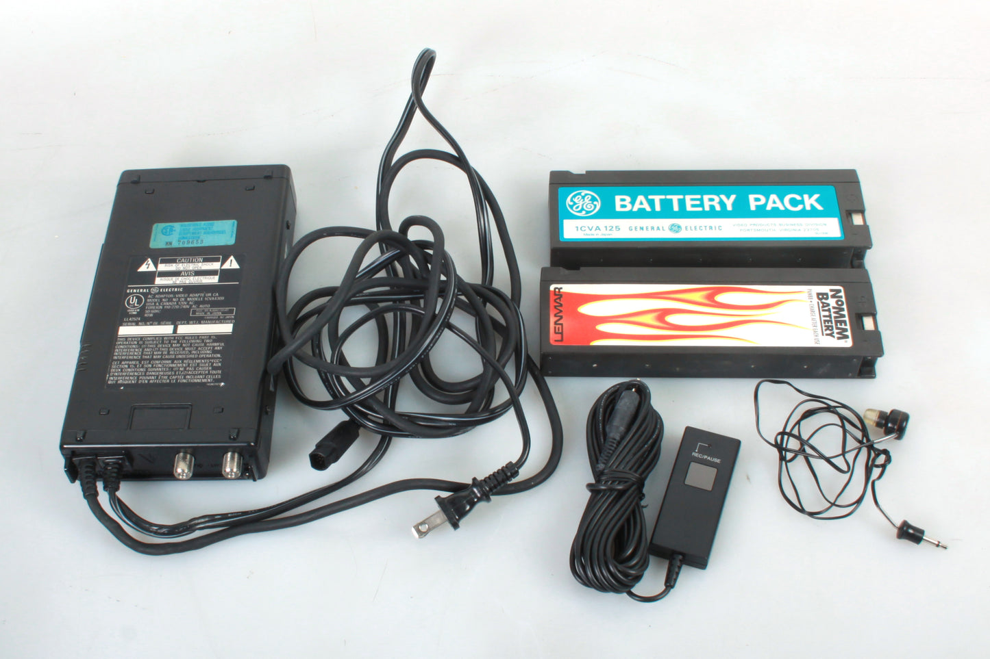 GE 9-9806 VHS Camcorder W Case - Prop/Display