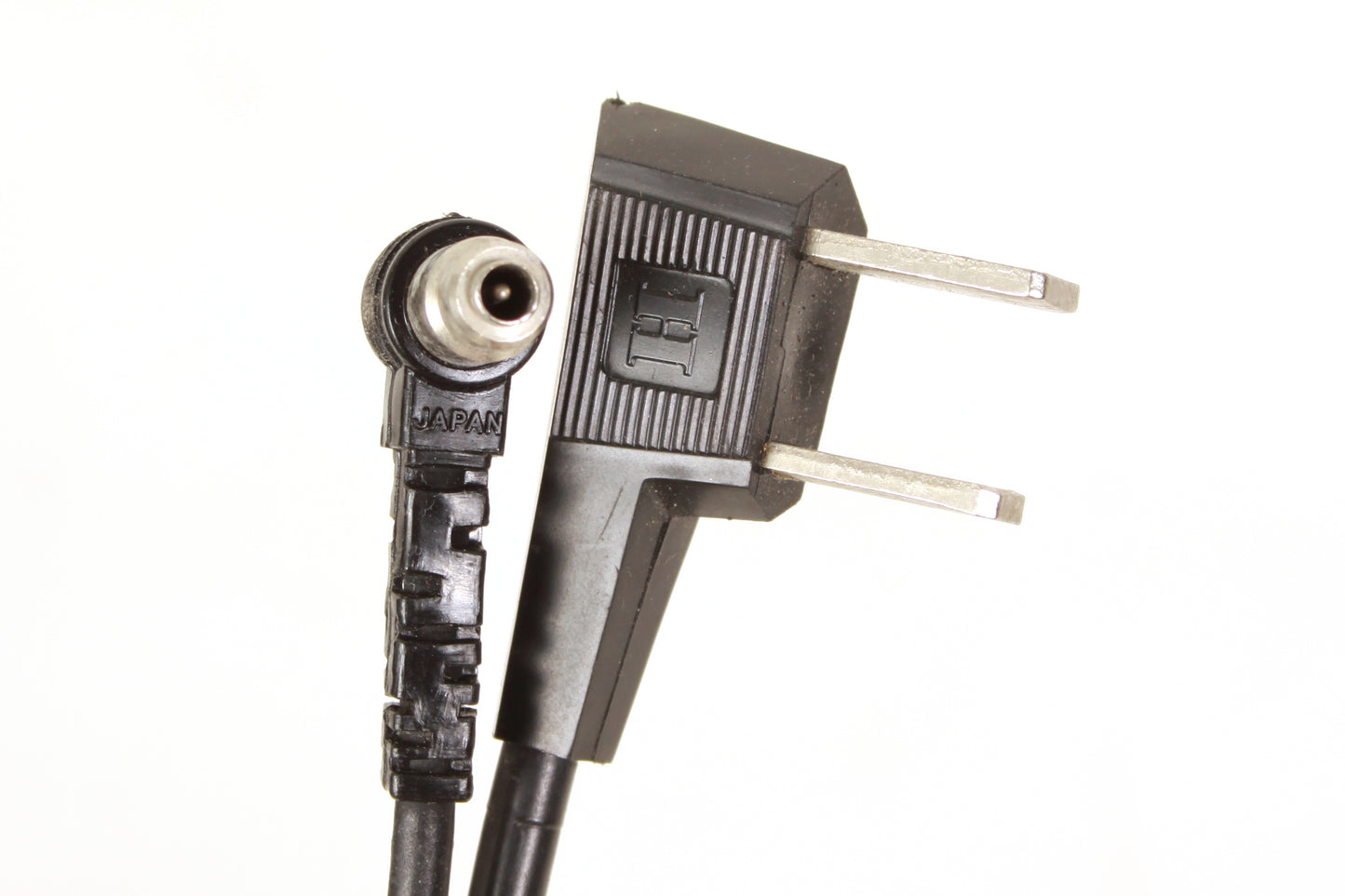 Flash Cable AC (Household) to Locking PC Coiled