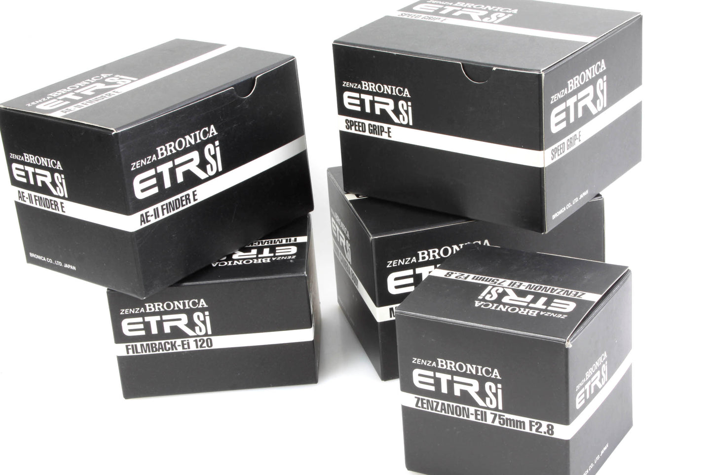 Bronica ETRSi w/ 75mm F/2.8 Lens, AE-II Finder, Speed Grip, and 120 Back TESTED