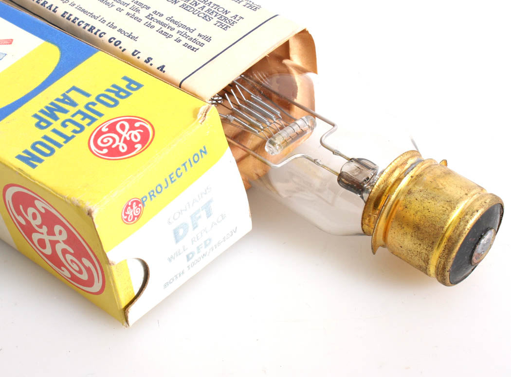 DFT PROJECTOR BULB LAMP IN BOX