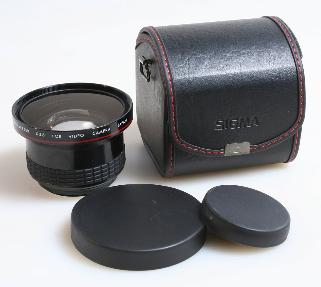 SIGMA WIDE CONVERTER X0.6 CAMERA LENS WITH CASE , FRONT & REAR CAPS