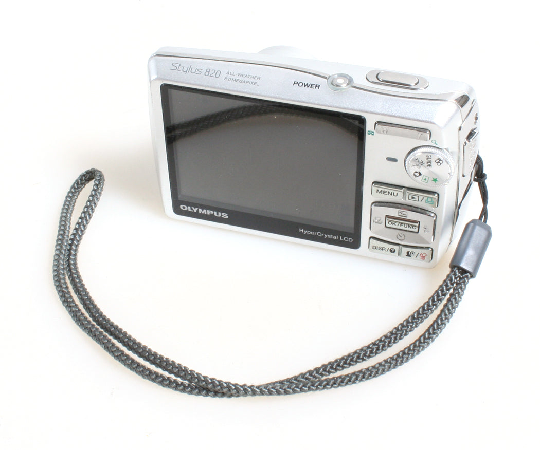 OLYMPUS STYLUS 820 8.0MP DIGITAL CAMERA 5X OPTICAL ZOOM SILVER W CHARGER
