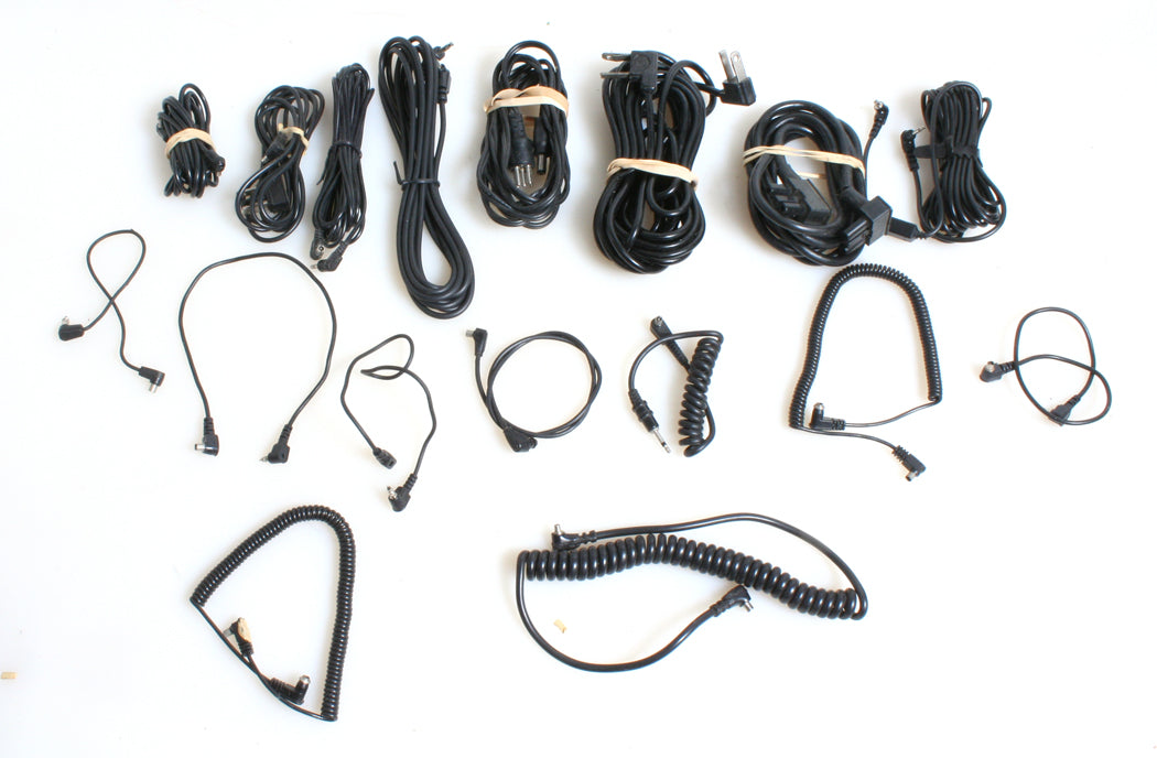 FLASH CORDS LOT OF 17 MISC. SIZES AND ENDS