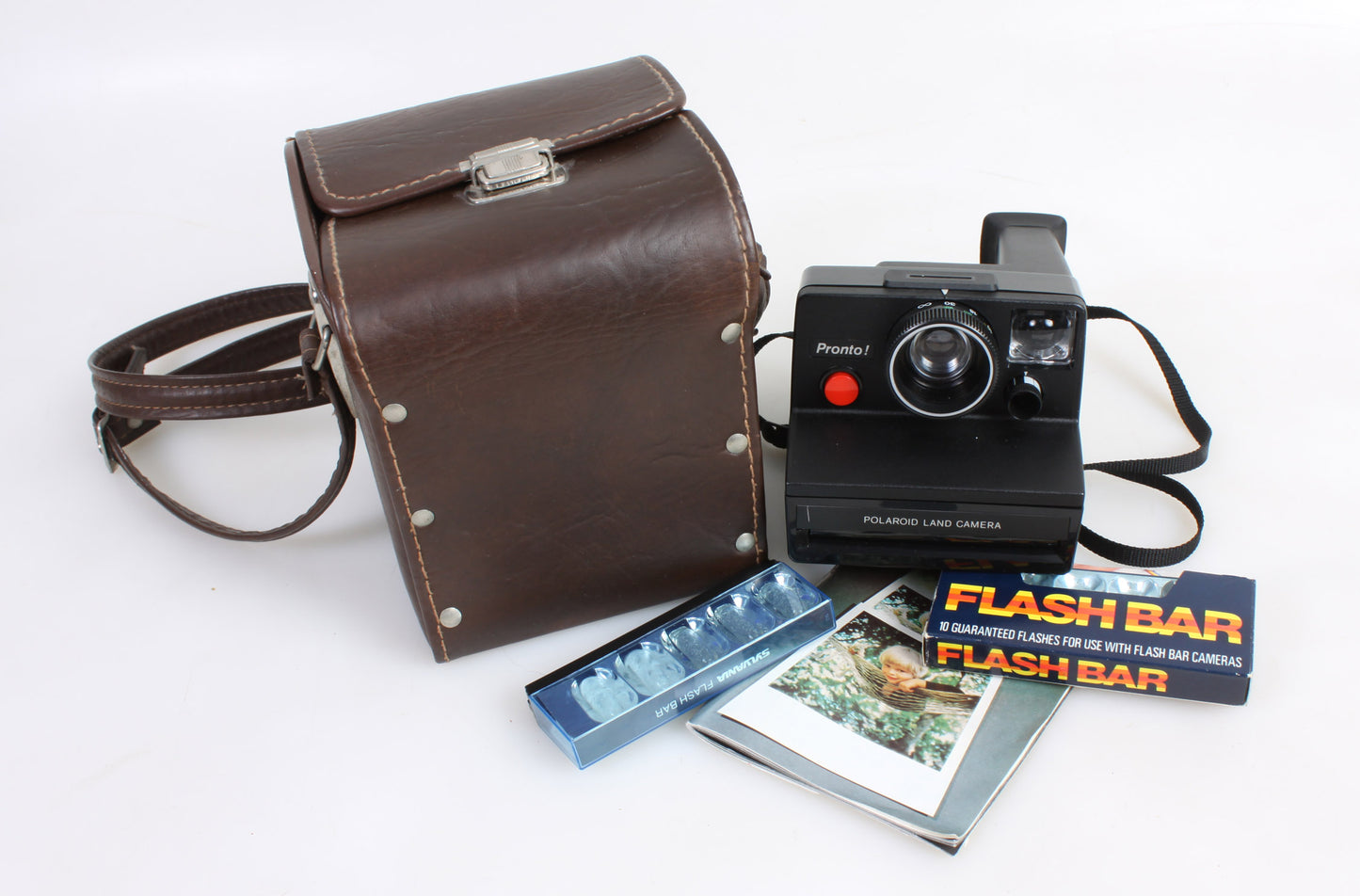 POLAROID SX70 CAMERA WITH FLASHBULBS ALL IN CASE
