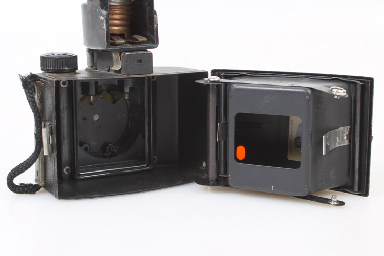 ANSCO PIONEER VINTAGE CAMERA WITH FLASH BULB FOR PARTS OR DISPLAY.