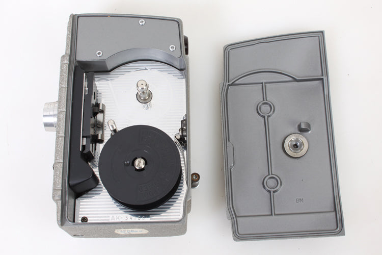 BELL & HOWELL SUN DIAL 220 8MM CINE/MOVIE CAMERA VINTAGE