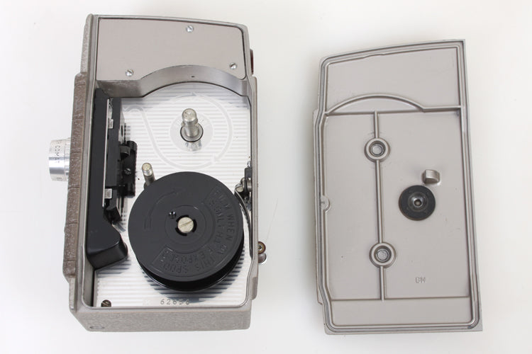 BELL & HOWELL TWO FIFTY TWO 8MM CINE/MOVIE CAMERA VINTAGE